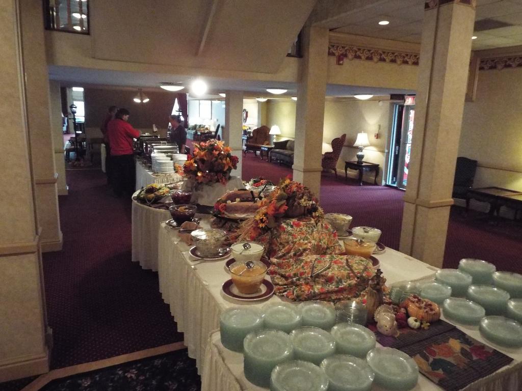 ホテル Ramada Conference Center モーガンタウン エクステリア 写真