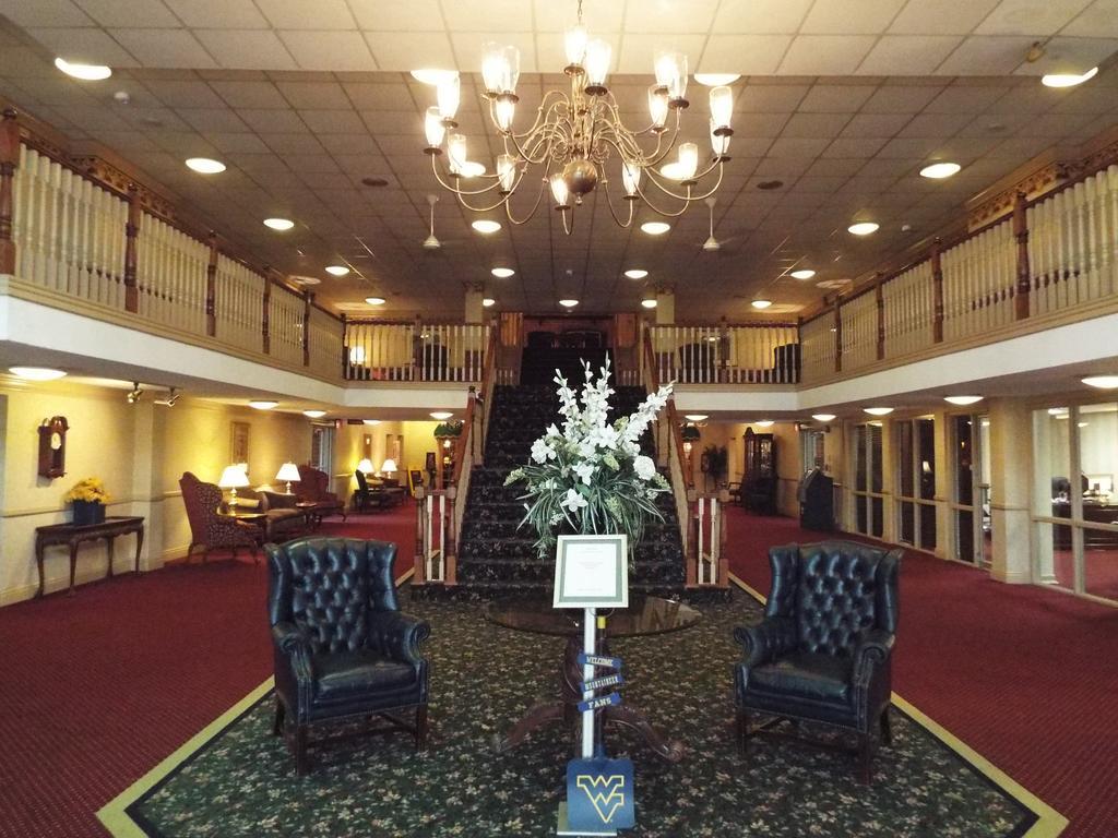 ホテル Ramada Conference Center モーガンタウン エクステリア 写真