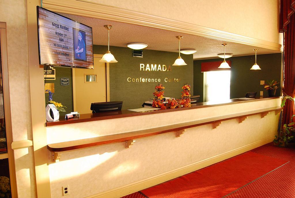 ホテル Ramada Conference Center モーガンタウン エクステリア 写真